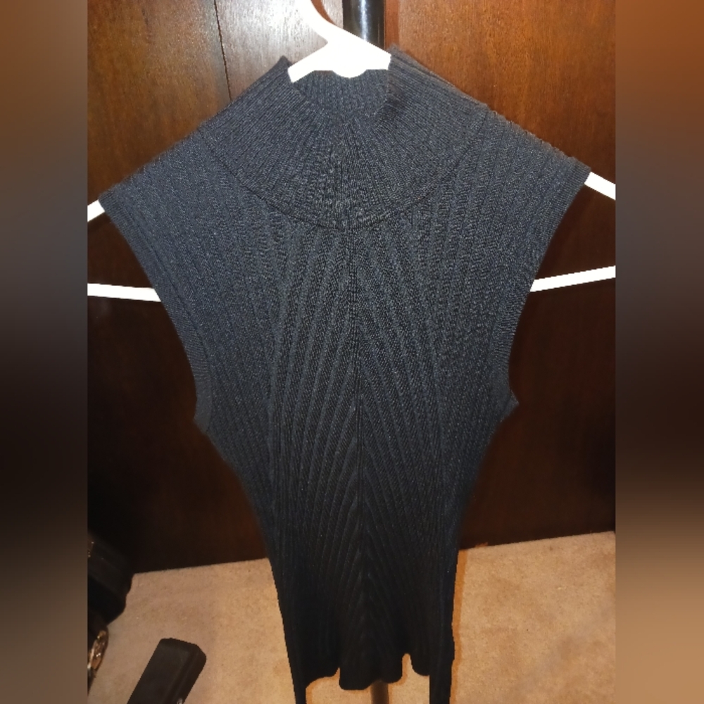 Sleevless top